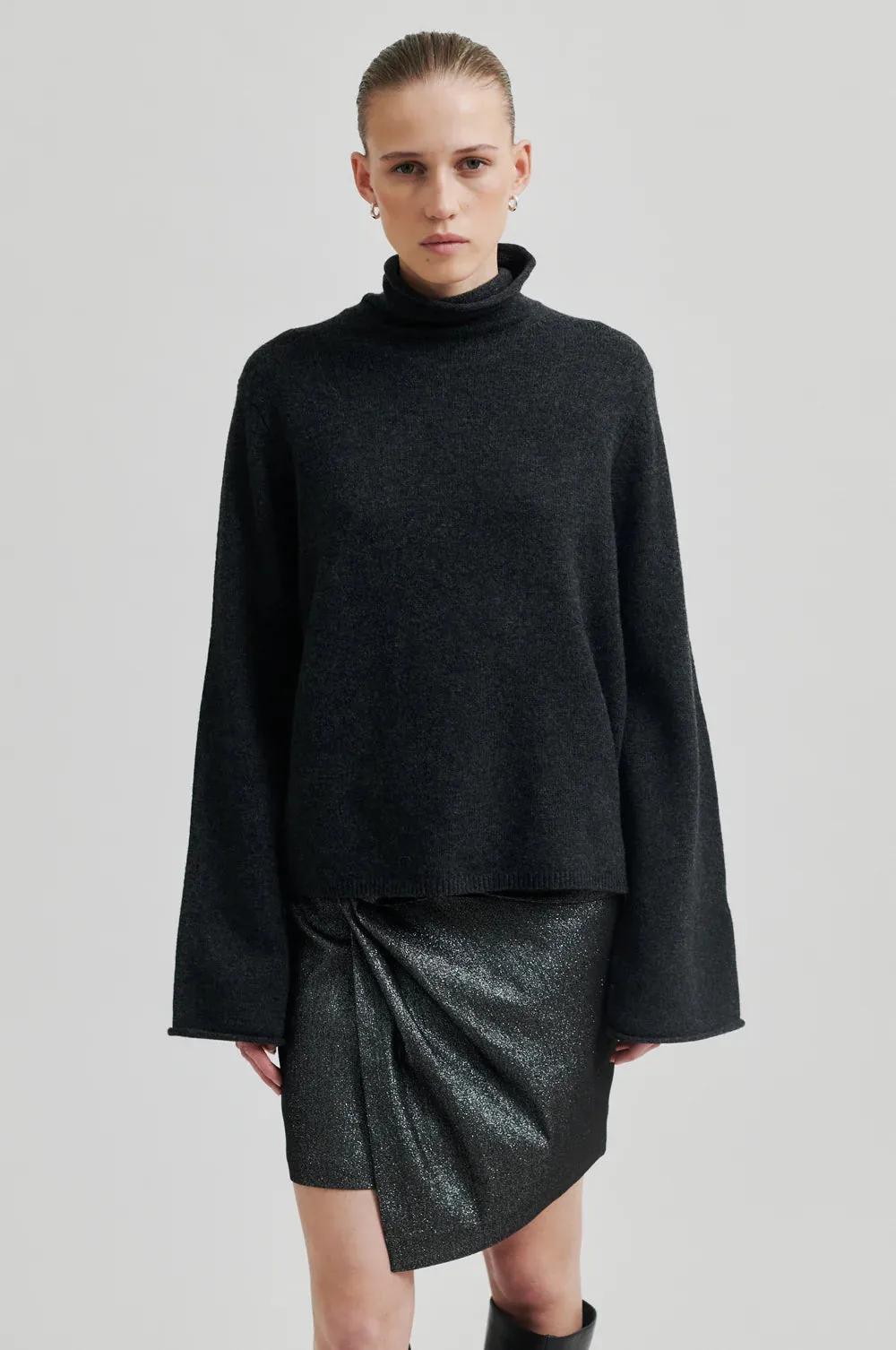 Neva Knit T-Neck in Dark Grey